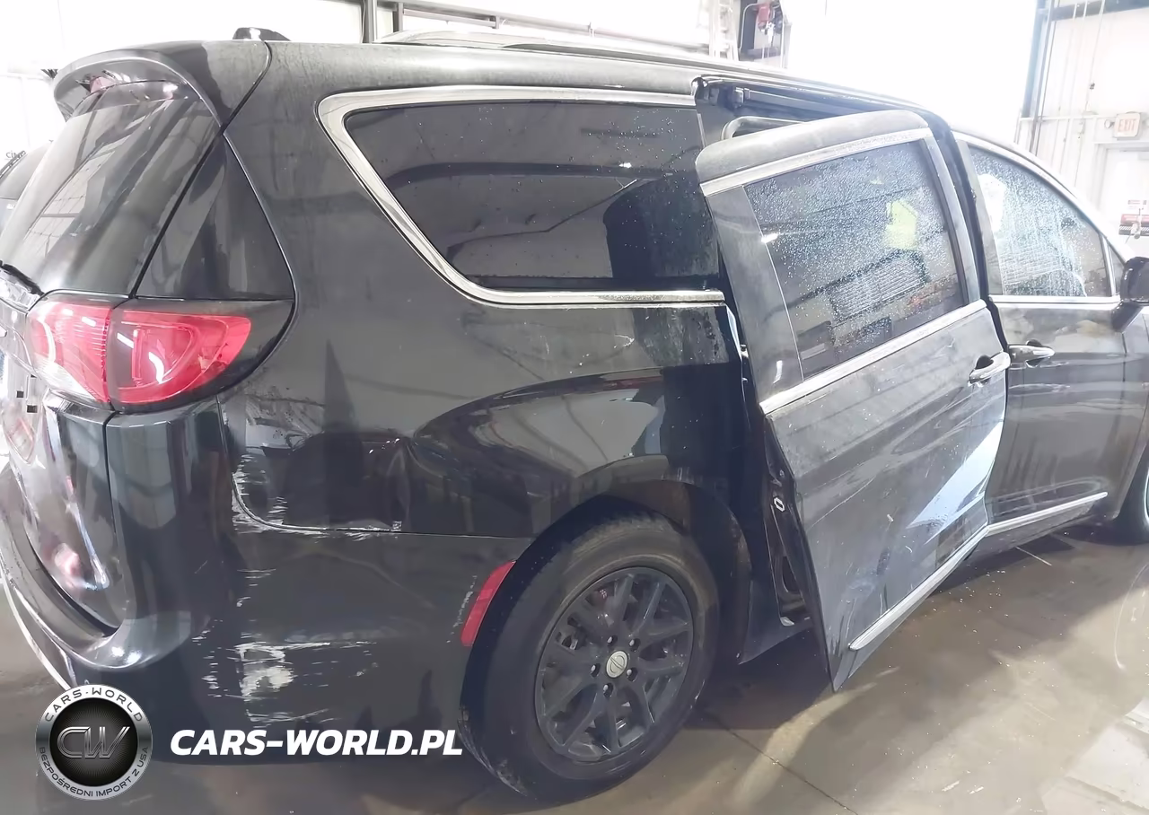 2020 Chrysler Pacifica Touring L VIN:2C4RC1BG3LR137572 - 5