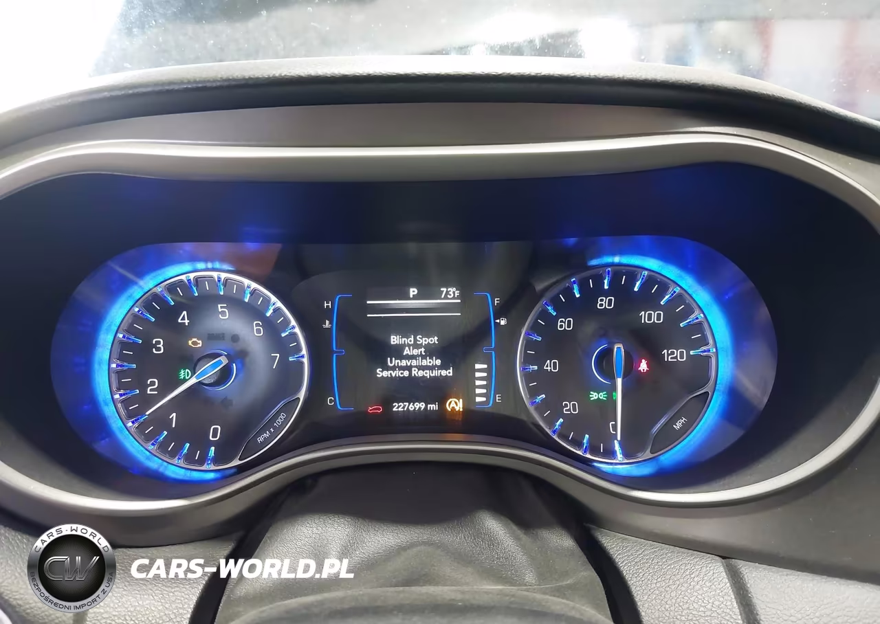 2020 Chrysler Pacifica Touring L VIN:2C4RC1BG3LR137572 - 6
