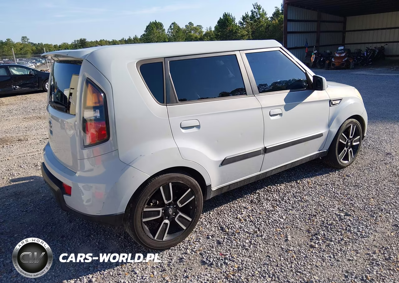 2010 Kia Soul + VIN:KNDJT2A2XA7170575 - 4