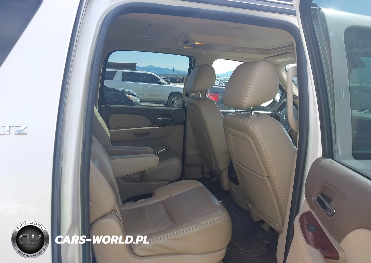 2011 Chevrolet Suburban 1500 Ltz VIN:1GNSKKE33BR103114 - 8