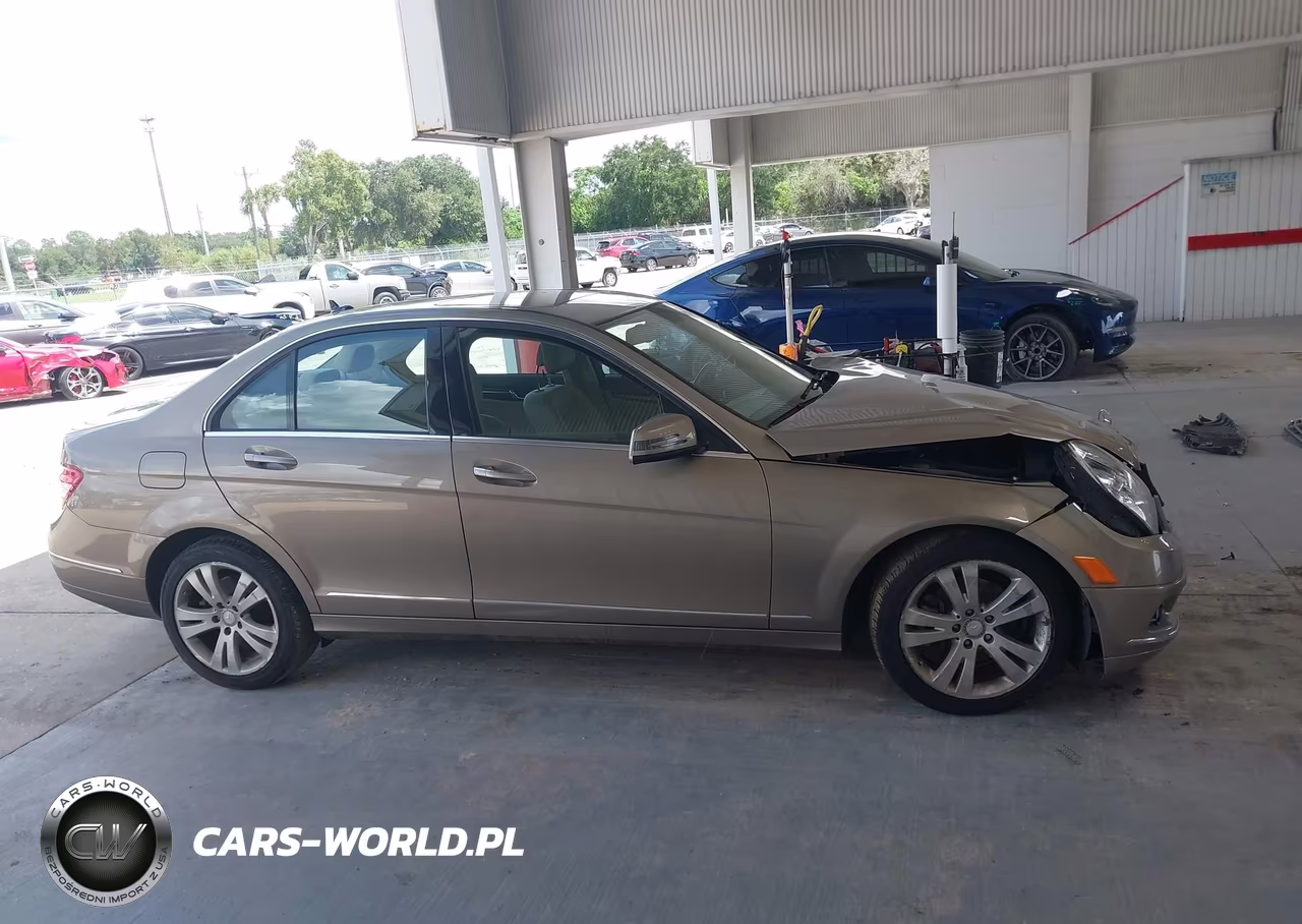 2011 Mercedes-Benz C 300 Luxury 4Matic VIN:WDDGF8BB0BR147109 - 14