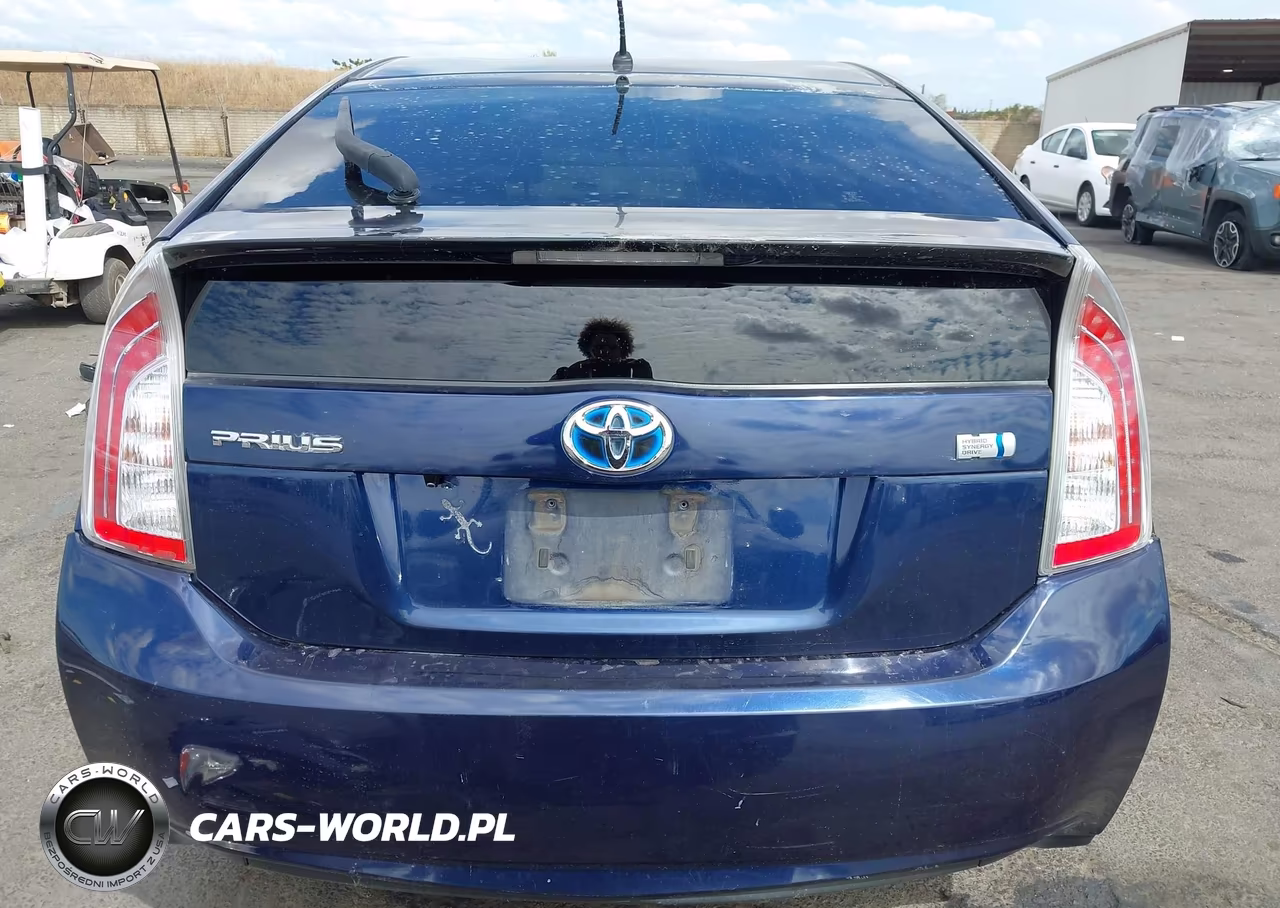 2014 Toyota Prius Two VIN:JTDKN3DU0E1777823 - 17