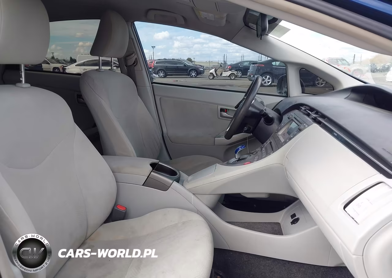2014 Toyota Prius Two VIN:JTDKN3DU0E1777823 - 5