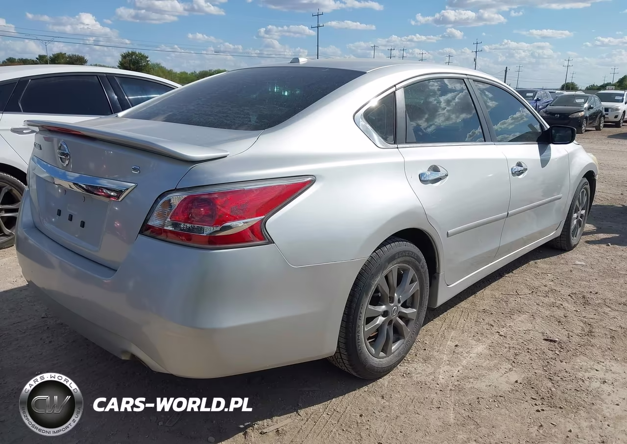 2015 Nissan Altima 2.5 S VIN:1N4AL3AP4FN360799 - 4