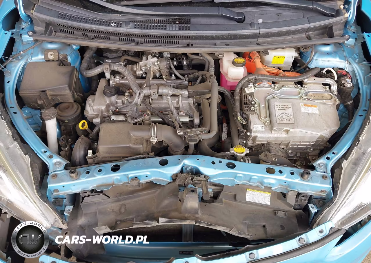 2015 Toyota Prius C Three VIN:JTDKDTB36F1104288 - 10