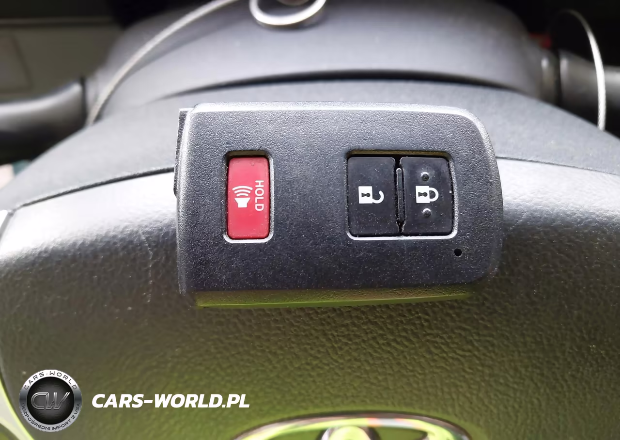 2015 Toyota Prius C Three VIN:JTDKDTB36F1104288 - 11