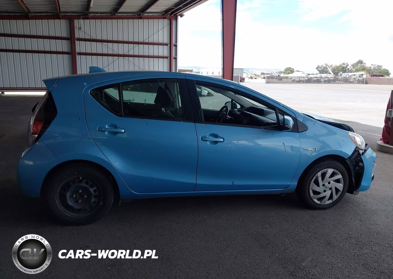 2015 Toyota Prius C Three VIN:JTDKDTB36F1104288 - 13