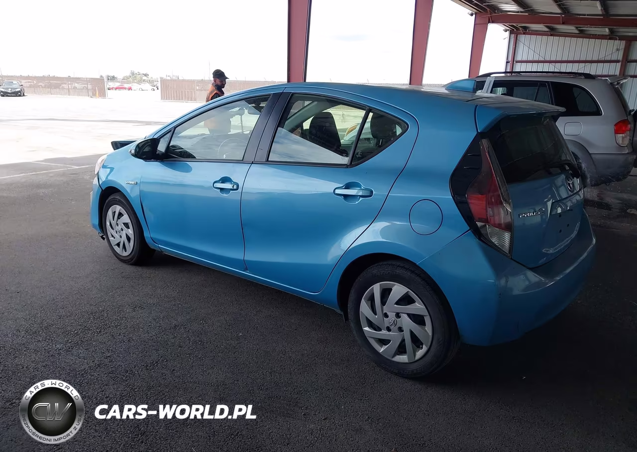 2015 Toyota Prius C Three VIN:JTDKDTB36F1104288 - 3