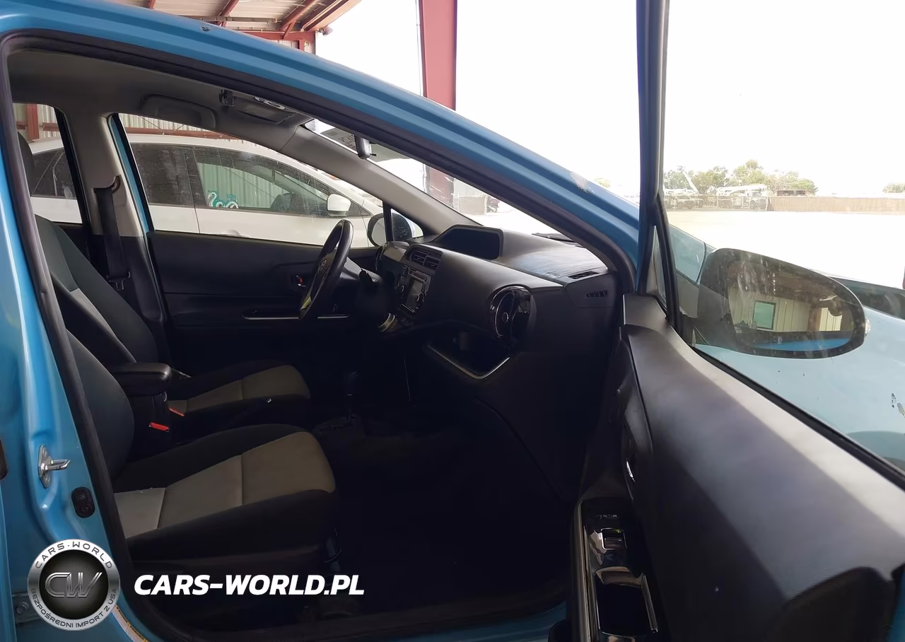 2015 Toyota Prius C Three VIN:JTDKDTB36F1104288 - 5
