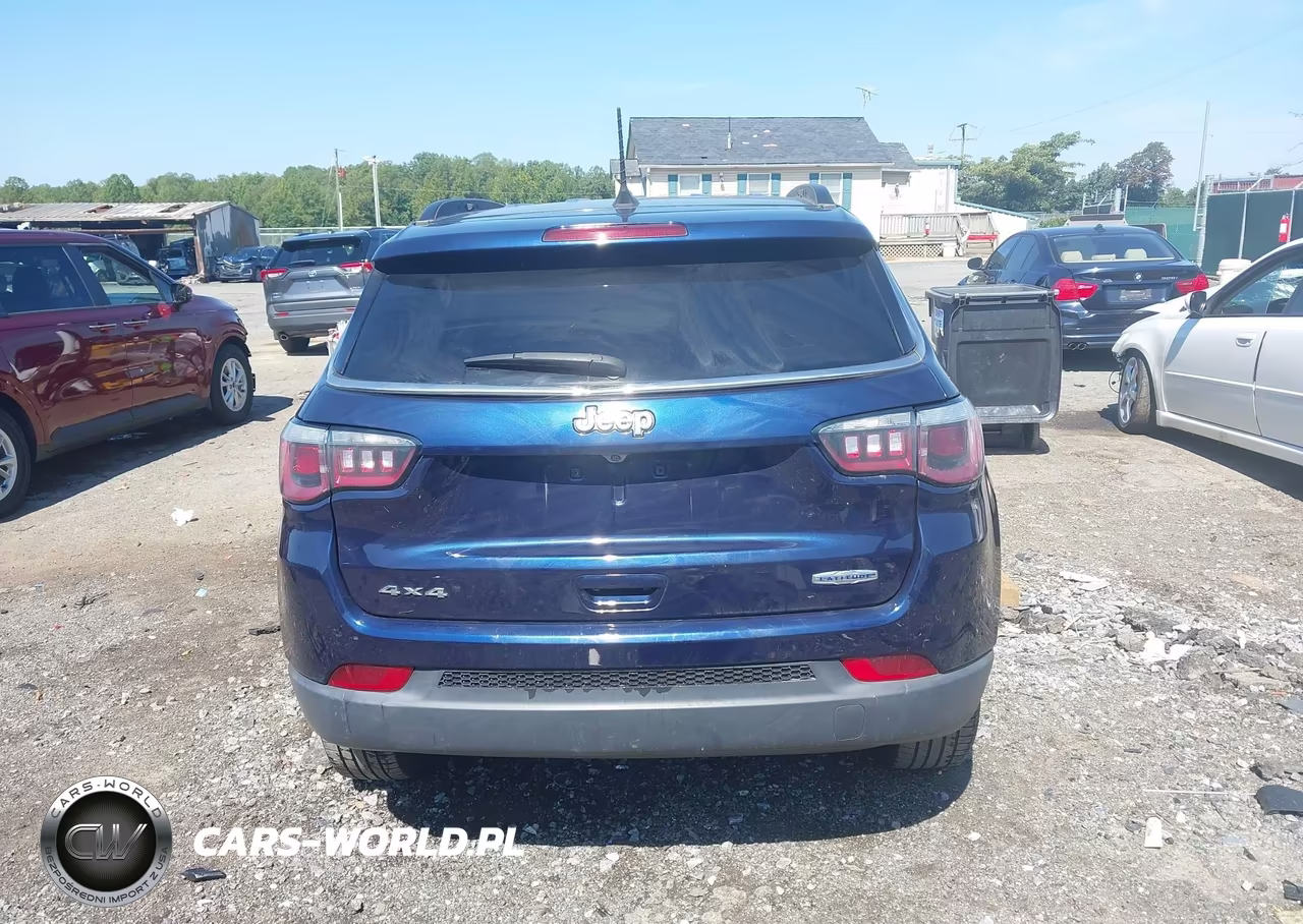 2018 Jeep Compass Latitude 4X4 VIN:3C4NJDBBXJT270625 - 17