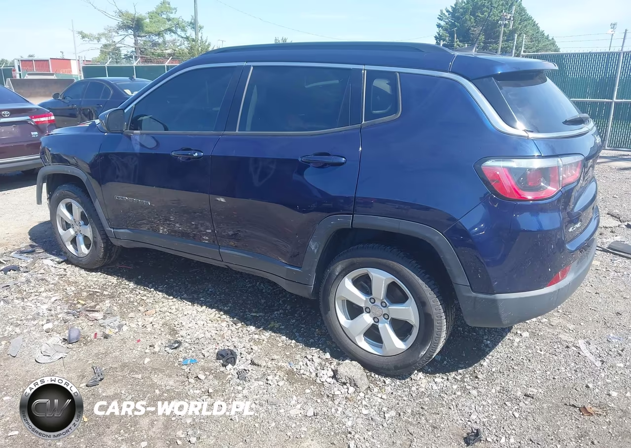 2018 Jeep Compass Latitude 4X4 VIN:3C4NJDBBXJT270625 - 3