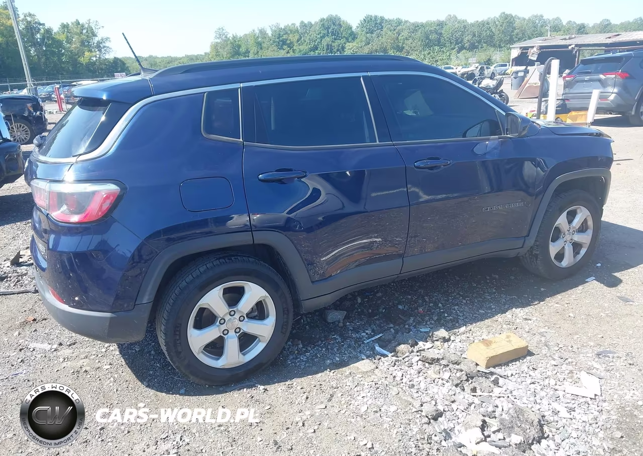 2018 Jeep Compass Latitude 4X4 VIN:3C4NJDBBXJT270625 - 4