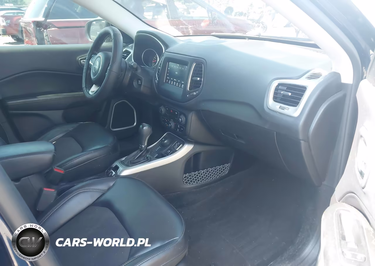 2018 Jeep Compass Latitude 4X4 VIN:3C4NJDBBXJT270625 - 5