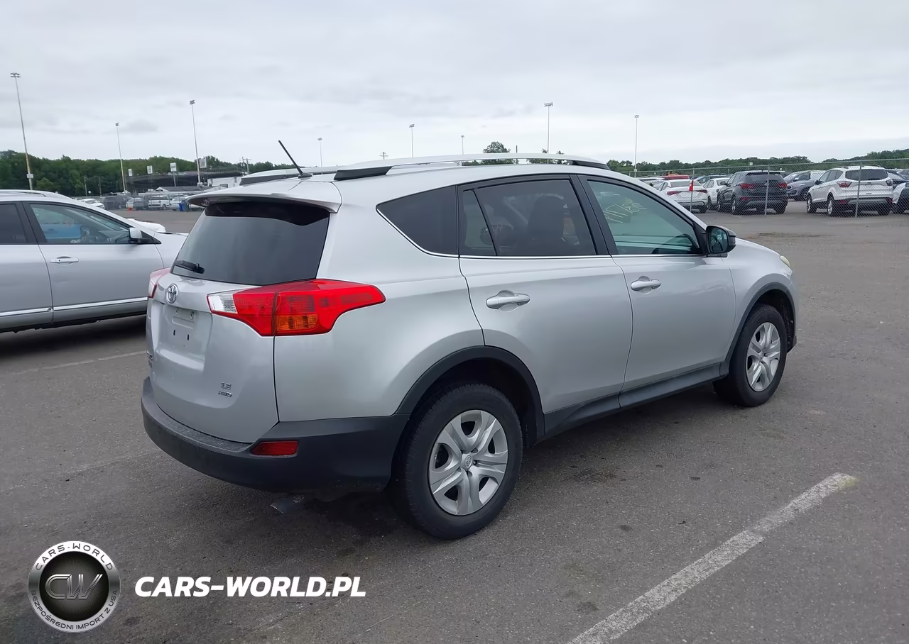 2015 Toyota Rav4 Le VIN:2T3BFREV3FW329960 - 4