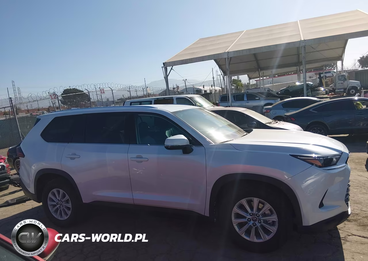 2026 Toyota Grand Highlander Hybrid Xle VIN:5TDACAB59TS102330 - 12