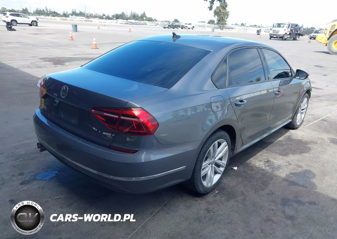 2019 Volkswagen Passat 2.0T Wolfsburg Edition VIN:1VWLA7A30KC009839 - 4