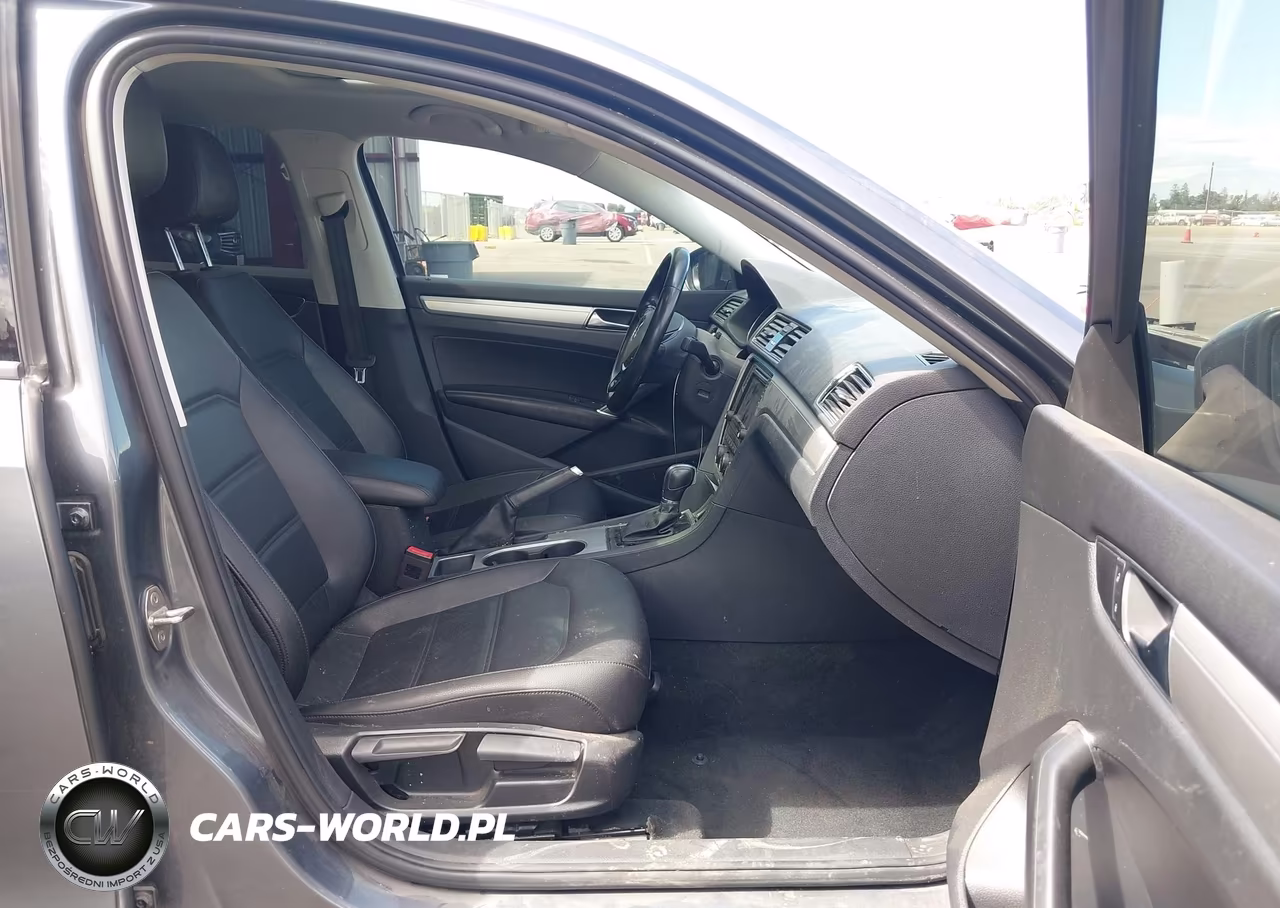 2019 Volkswagen Passat 2.0T Wolfsburg Edition VIN:1VWLA7A30KC009839 - 5