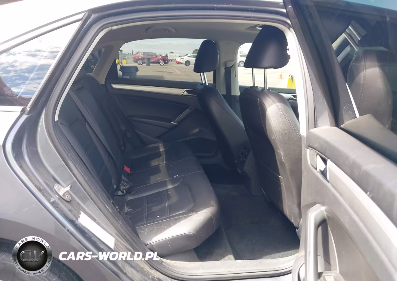 2019 Volkswagen Passat 2.0T Wolfsburg Edition VIN:1VWLA7A30KC009839 - 8