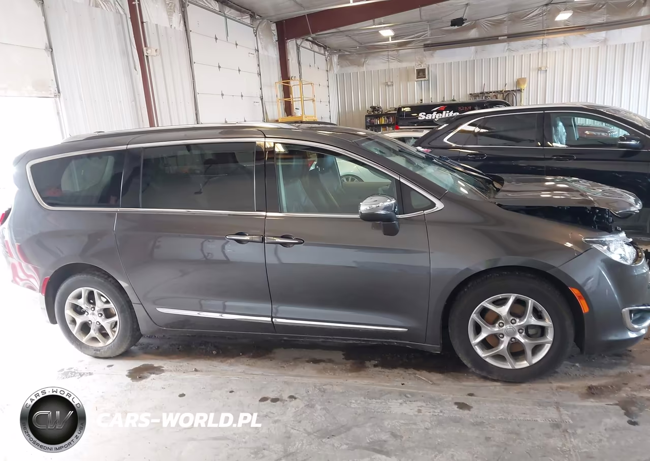 2020 Chrysler Pacifica Limited VIN:2C4RC1GG7LR100775 - 13