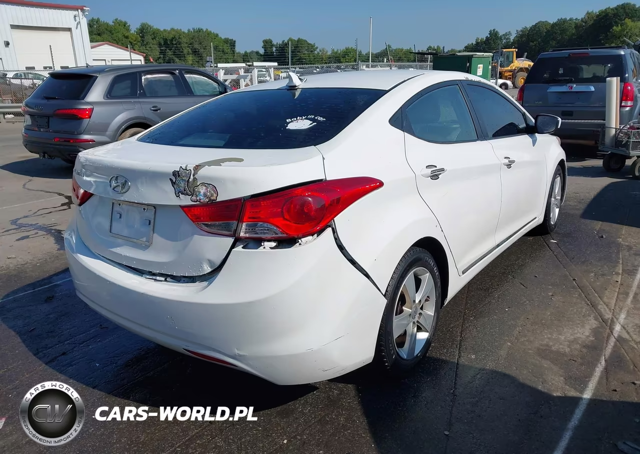 2013 Hyundai Elantra Gls VIN:5NPDH4AE2DH346135 - 4