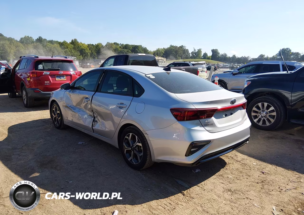 2020 Kia Forte Lxs VIN:3KPF24AD2LE184687 - 3