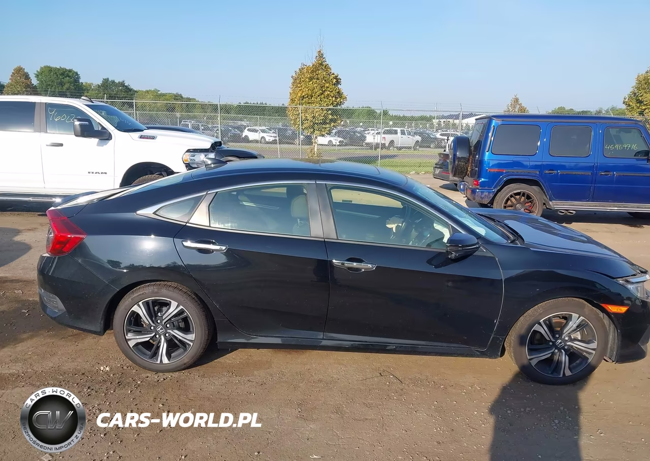 2018 Honda Civic Touring VIN:JHMFC1F95JX009121 - 13