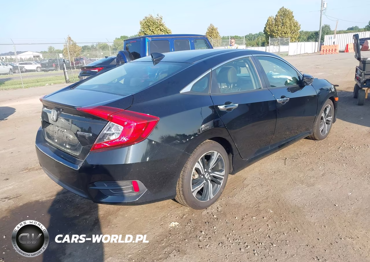 2018 Honda Civic Touring VIN:JHMFC1F95JX009121 - 4