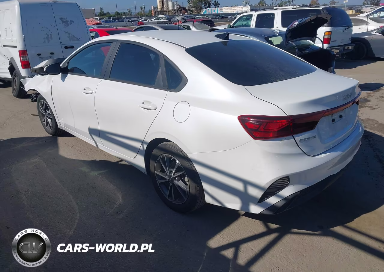 2023 Kia Forte Lxs VIN:3KPF24AD1PE602145 - 3