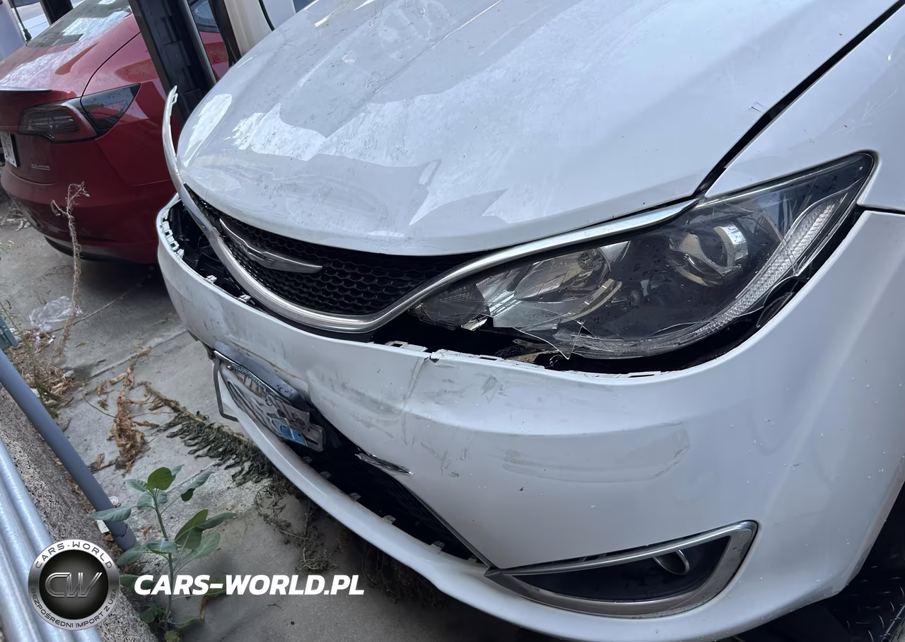 2018 Chrysler Pacifica Touring L VIN:2C4RC1BG8JR118867 - 13