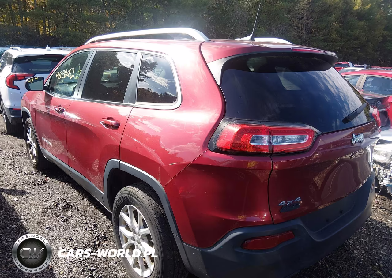 2017 Jeep Cherokee Latitude 4X4 VIN:1C4PJMCB9HW660272 - 3