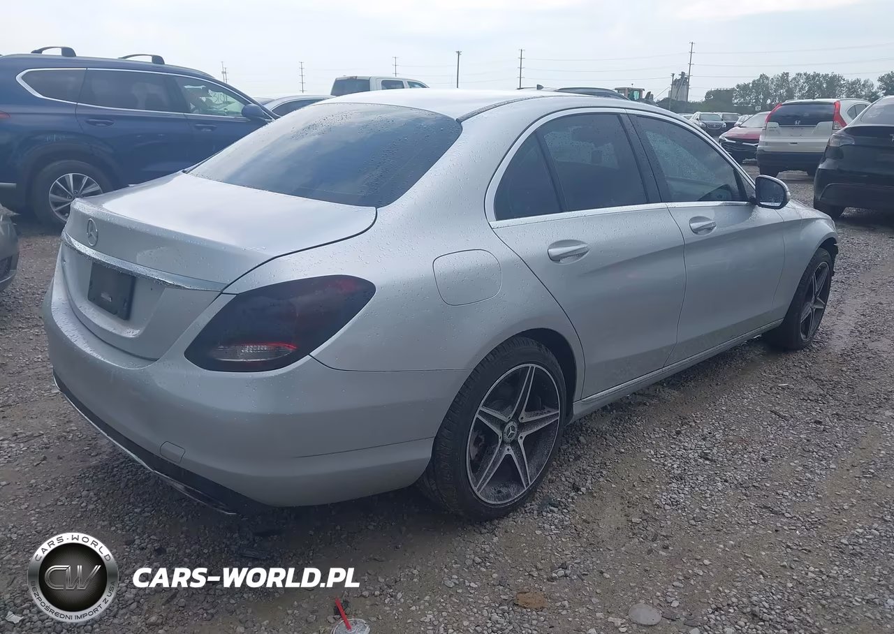2015 Mercedes-Benz C 300 4Matic VIN:55SWF4KB4FU079857 - 4