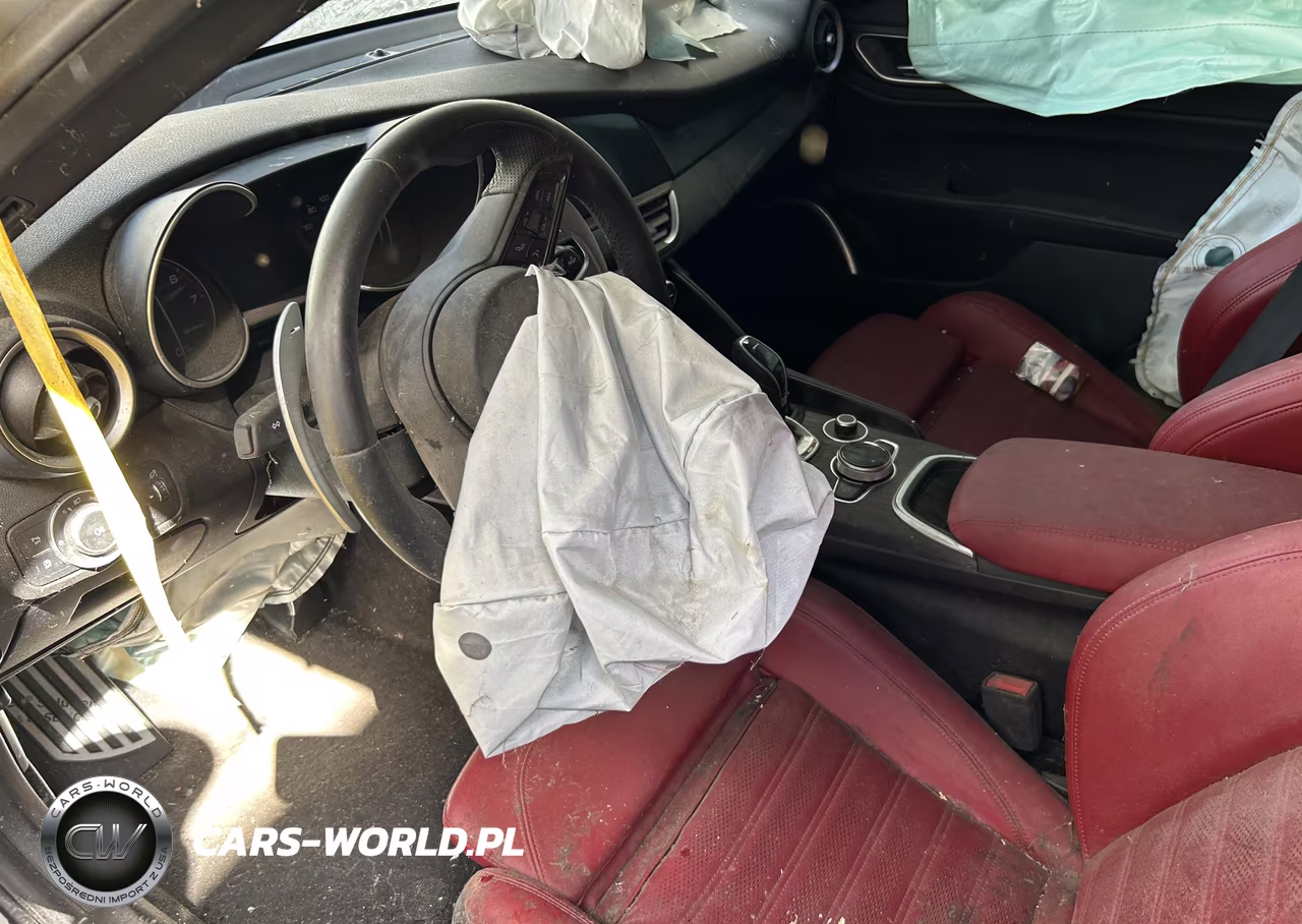 2022 Alfa Romeo Giulia Sprint Rwd VIN:ZARFAMAN3N7653676 - 5