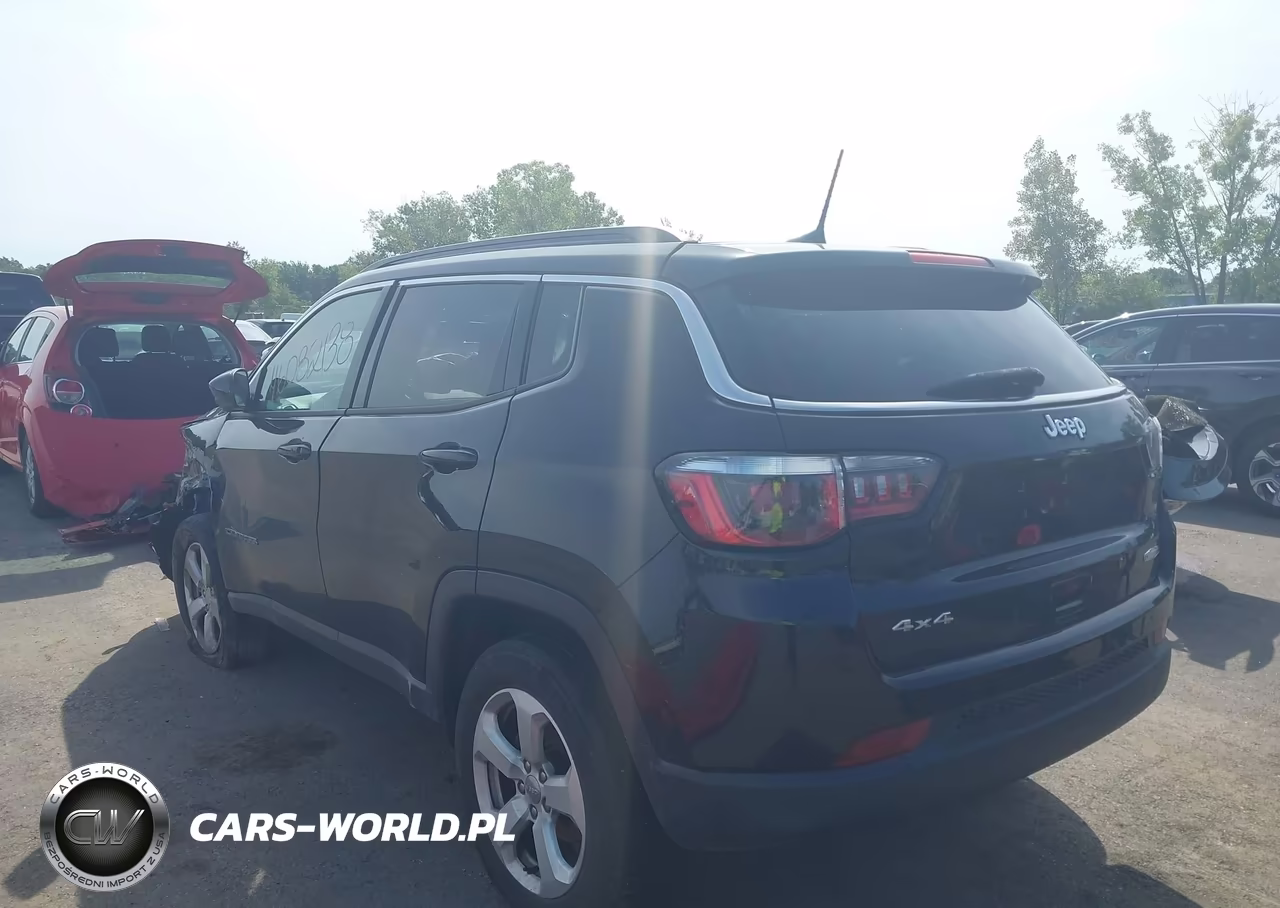 2019 Jeep Compass Latitude 4X4 VIN:3C4NJDBB9KT834279 - 3
