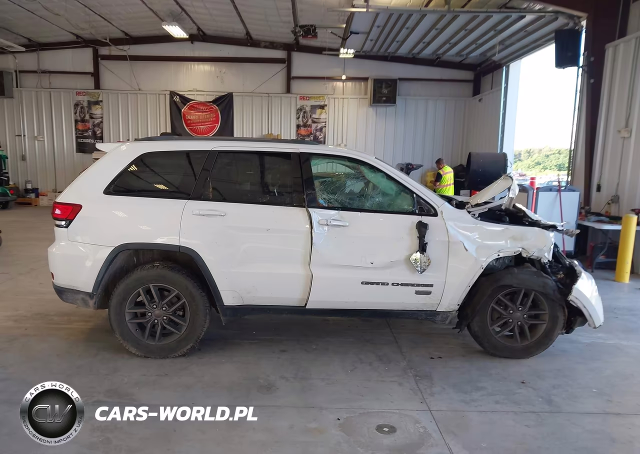 2016 Jeep Grand Cherokee 75Th Anniversary VIN:1C4RJFAG0GC506133 - 13