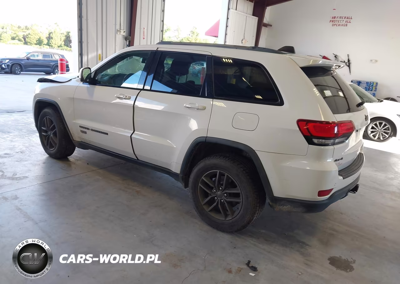 2016 Jeep Grand Cherokee 75Th Anniversary VIN:1C4RJFAG0GC506133 - 3