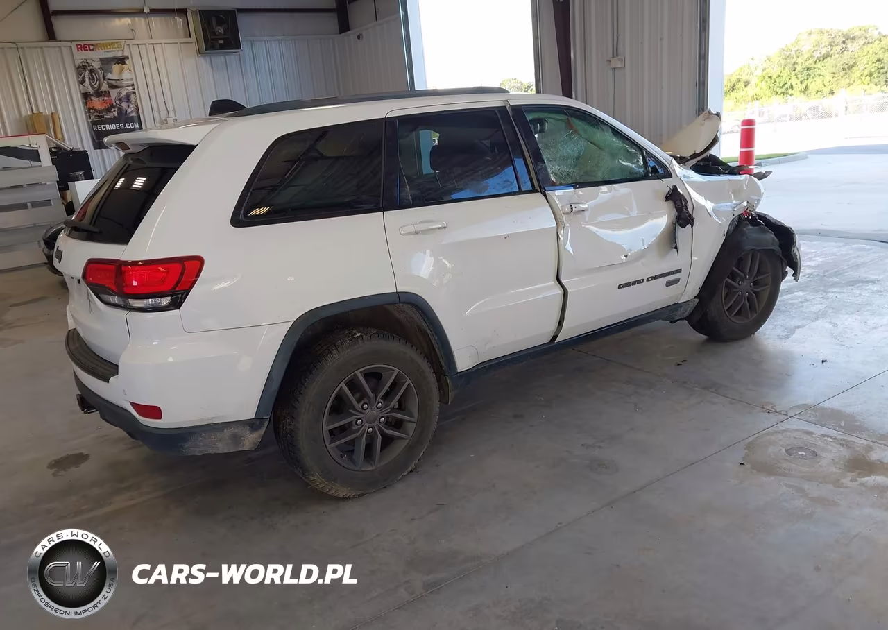 2016 Jeep Grand Cherokee 75Th Anniversary VIN:1C4RJFAG0GC506133 - 4