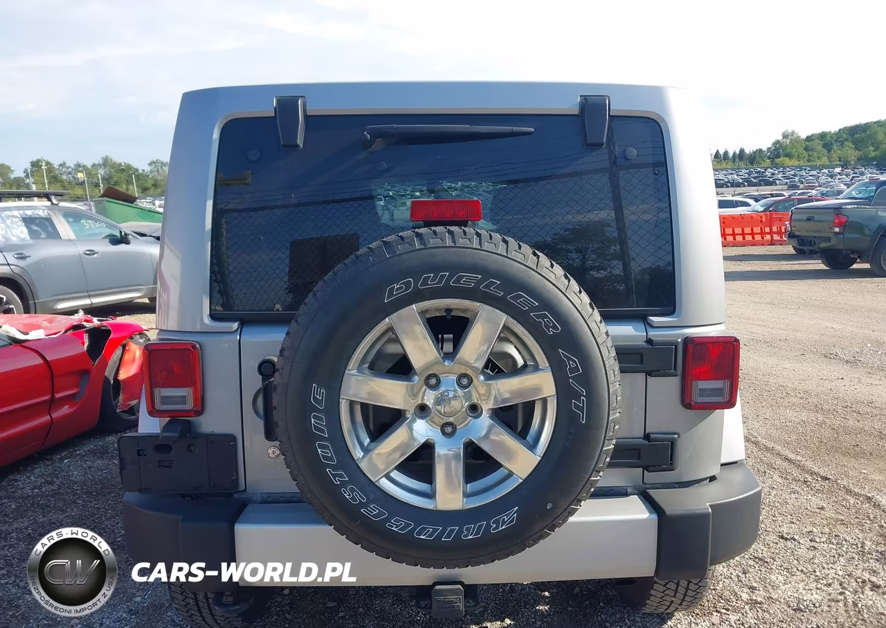 2013 Jeep Wrangler Unlimited Sahara VIN:1C4HJWEGXDL639726 - 16