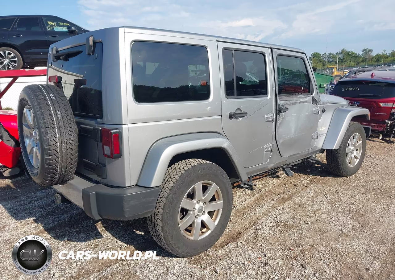 2013 Jeep Wrangler Unlimited Sahara VIN:1C4HJWEGXDL639726 - 4