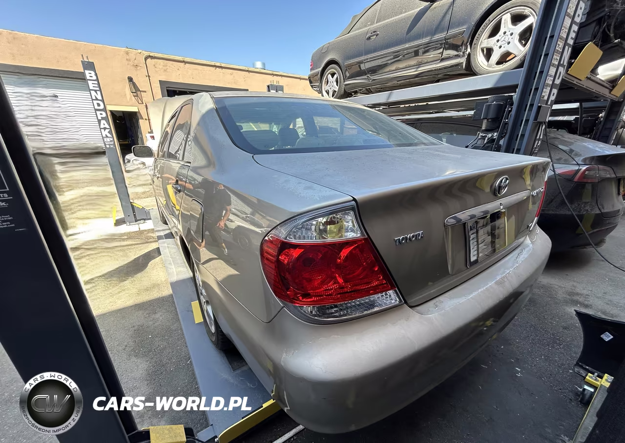 2005 Toyota Camry Xle V6 VIN:4T1BF32K75U594377 - 3