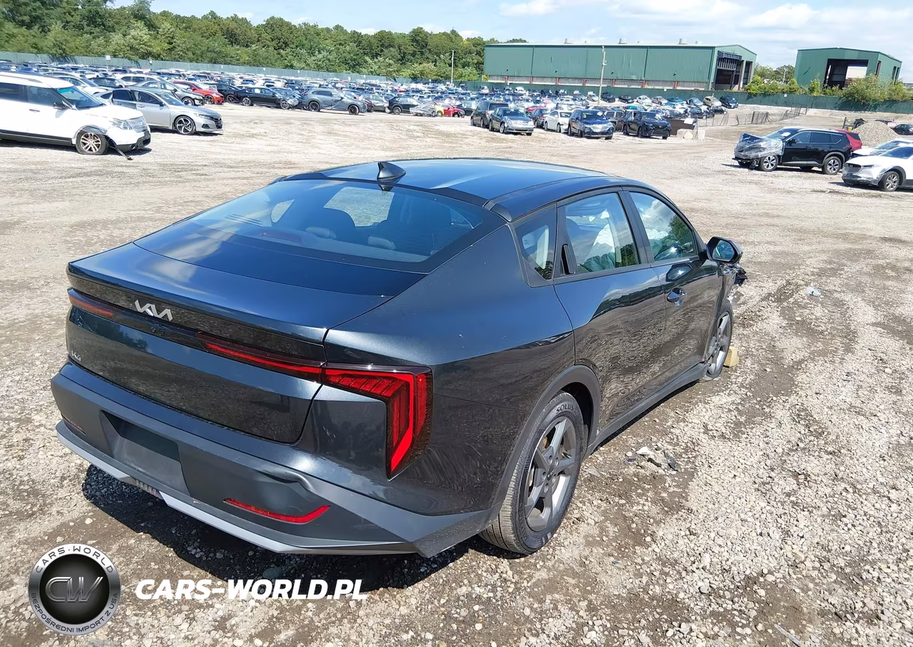 2025 Kia K4 Lxs VIN:3KPFT4DE3SE097025 - 4