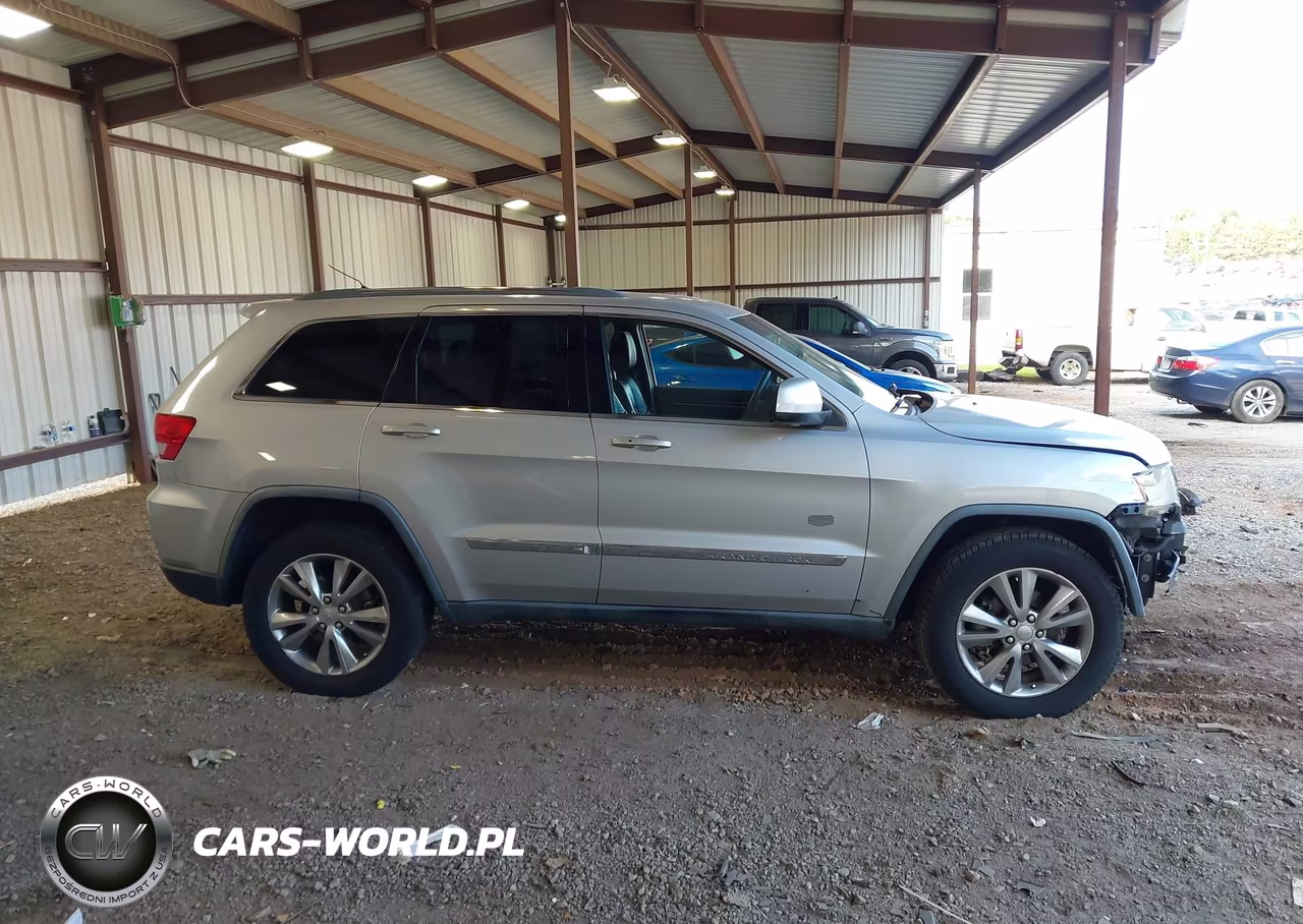 2011 Jeep Grand Cherokee Laredo VIN:1J4RR4GG5BC678021 - 13