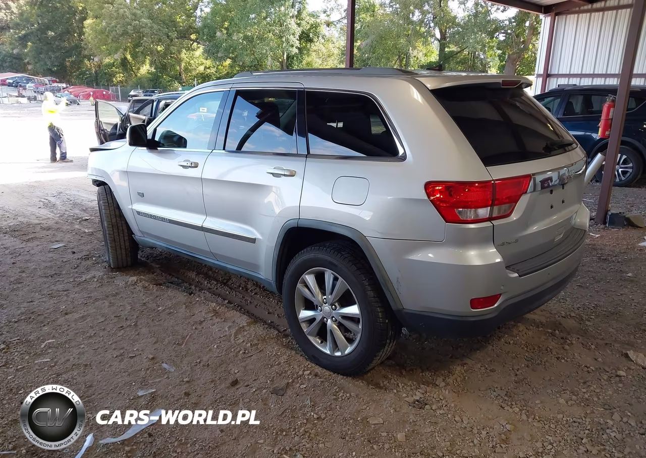 2011 Jeep Grand Cherokee Laredo VIN:1J4RR4GG5BC678021 - 3