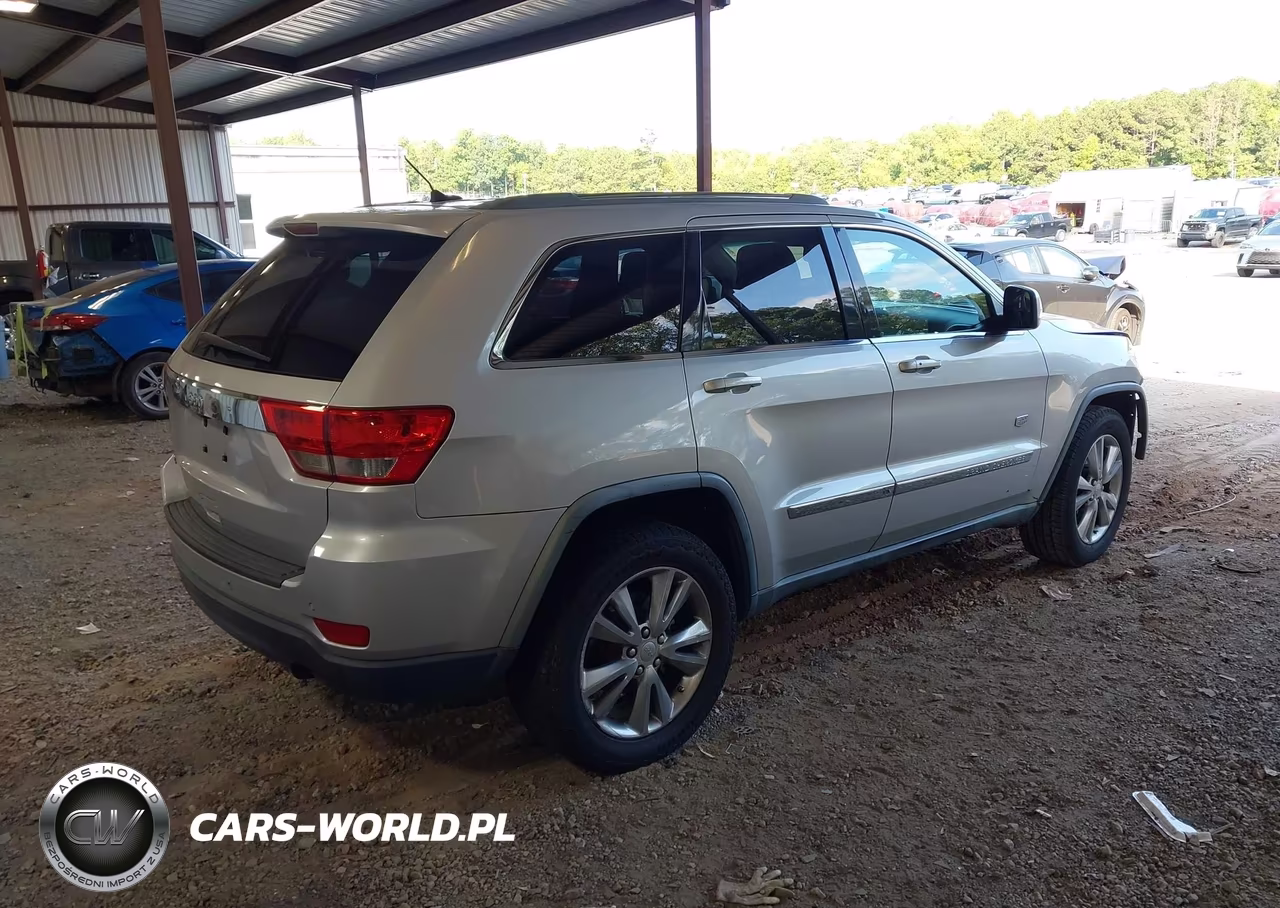 2011 Jeep Grand Cherokee Laredo VIN:1J4RR4GG5BC678021 - 4