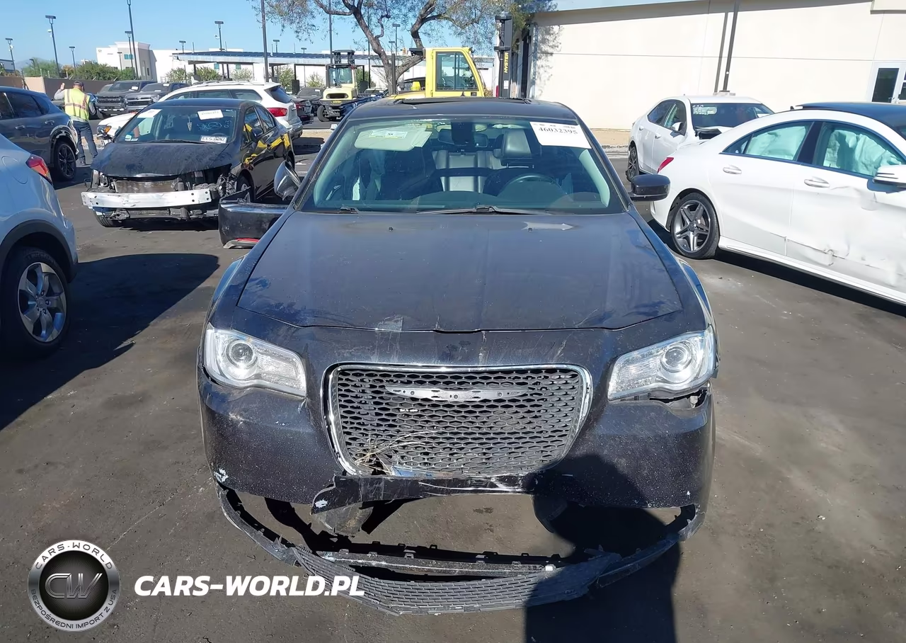 2017 Chrysler 300 Limited VIN:2C3CCAAG2HH577033 - 13