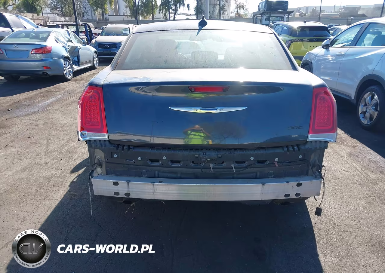 2017 Chrysler 300 Limited VIN:2C3CCAAG2HH577033 - 6