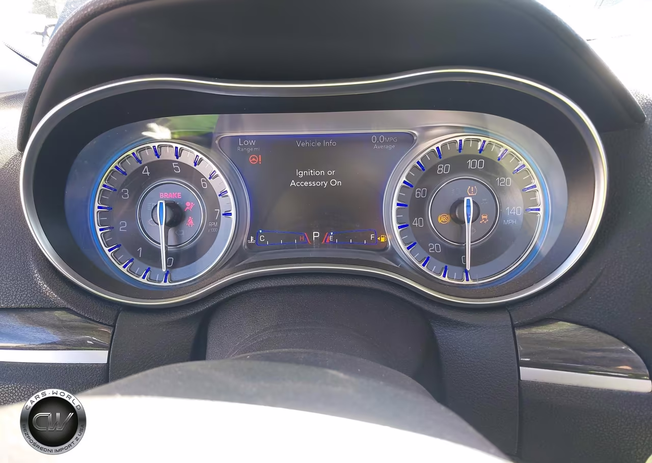 2017 Chrysler 300 Limited VIN:2C3CCAAG2HH577033 - 7