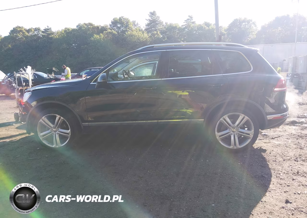 2017 Volkswagen Touareg V6 Executive VIN:WVGGF7BP3HD001207 - 15