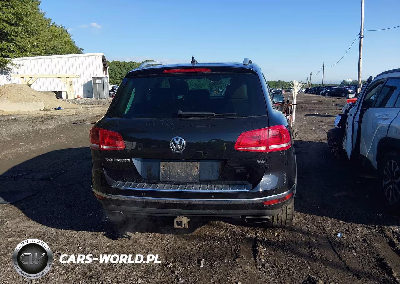 2017 Volkswagen Touareg V6 Executive VIN:WVGGF7BP3HD001207 - 17