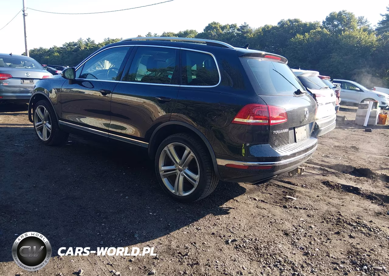 2017 Volkswagen Touareg V6 Executive VIN:WVGGF7BP3HD001207 - 3