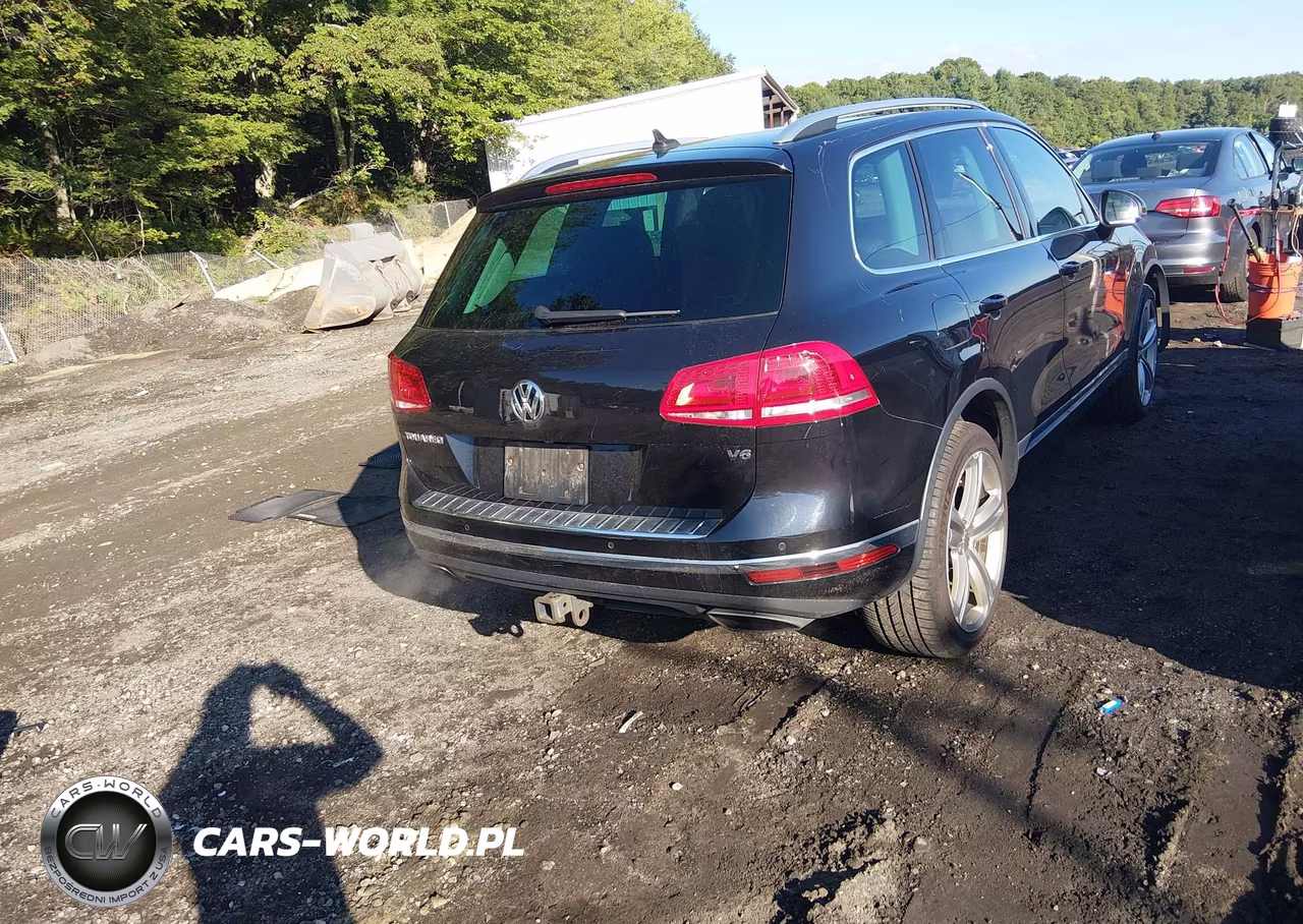 2017 Volkswagen Touareg V6 Executive VIN:WVGGF7BP3HD001207 - 4